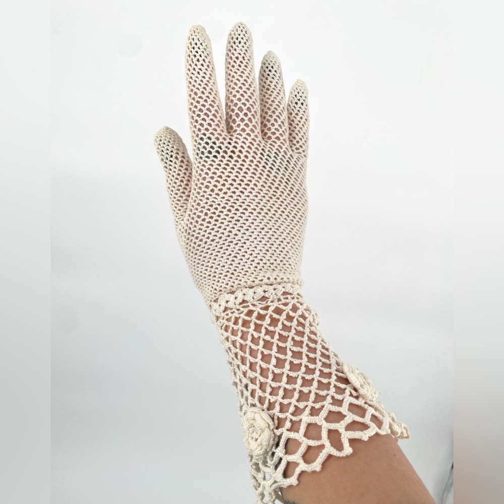 Fantastic Handmade Vintage Crocheted Cream Sheer Gloves With 3D Rosettes - Picture 8 of 12
